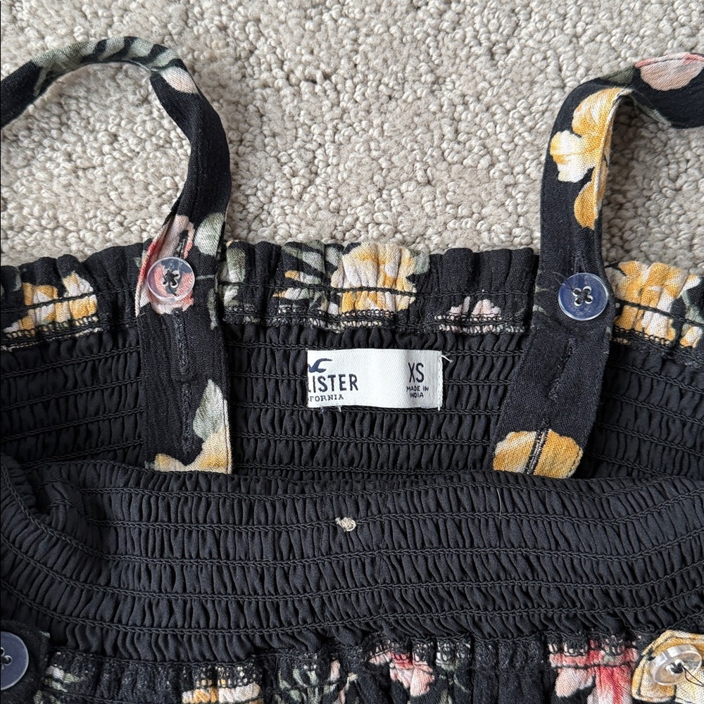 Hollister Black Floral Romper Smocked Bodice Summer One-Piece Junior Size XS - Picture 7 of 12